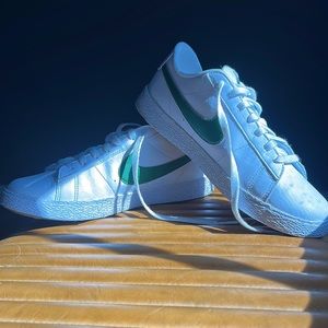 Nike Blazer Low - Kids 7